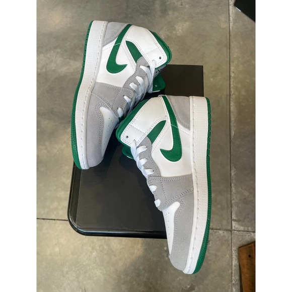 Jordan 1 Mid White Green Grey Sz 5.5 - Picture 5 of 8